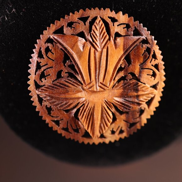 HAND CARVED OLIVE WOOD BROOCH FROM ISRAEL - Picture 1 of 7